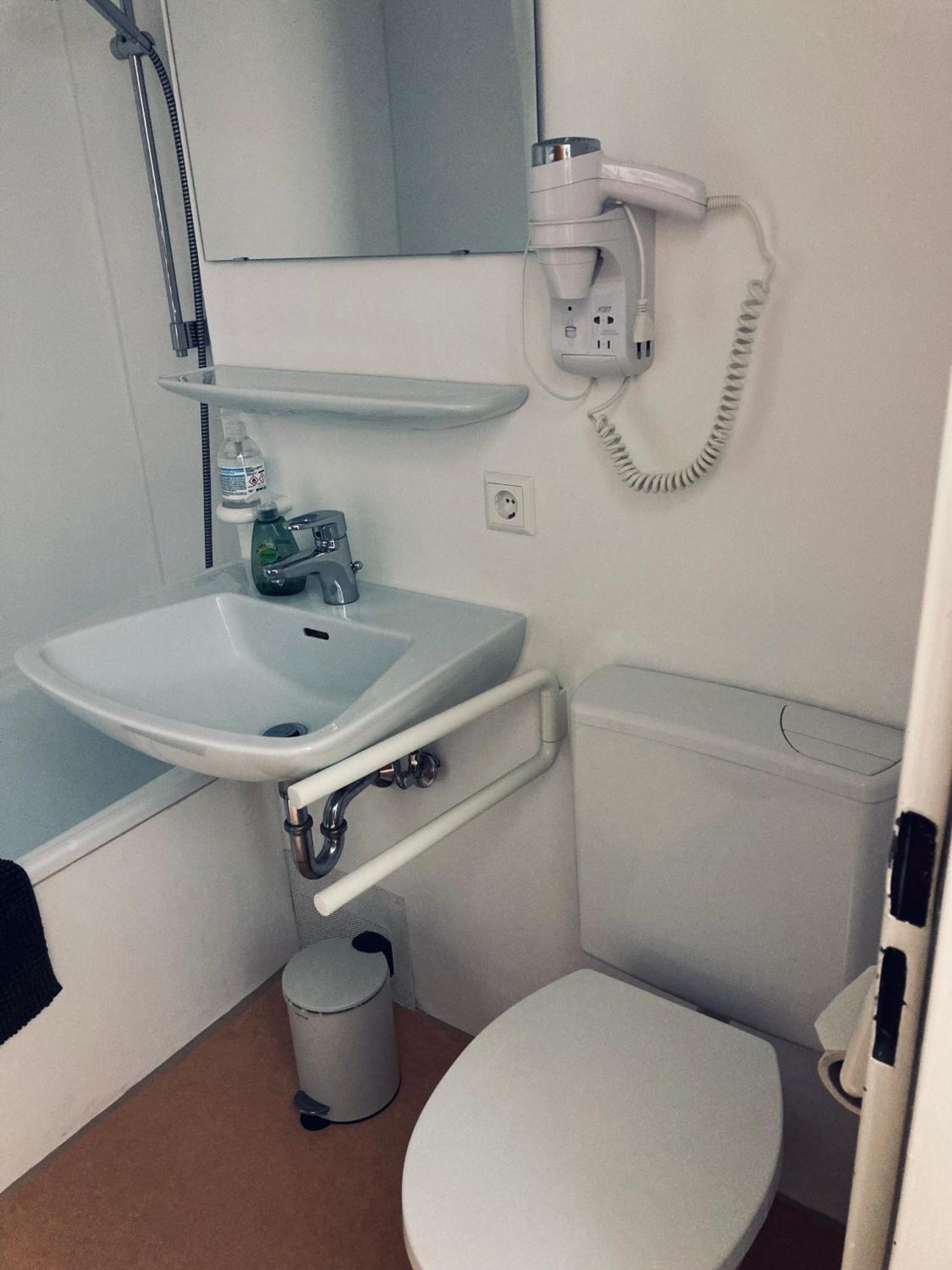 Free Apartment - Ermstal Bad Urach Buitenkant foto